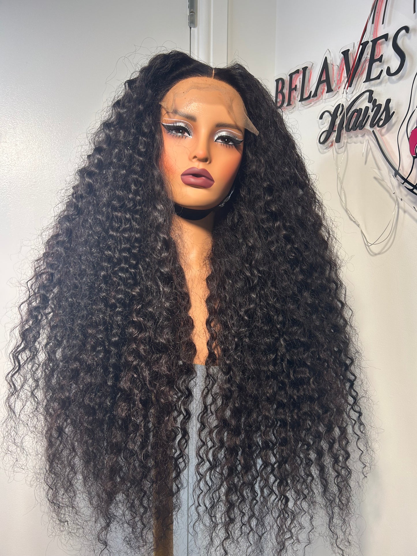 28” SDD Moana curls with a 5x5 Glueless closure. Website Exclusive 280£