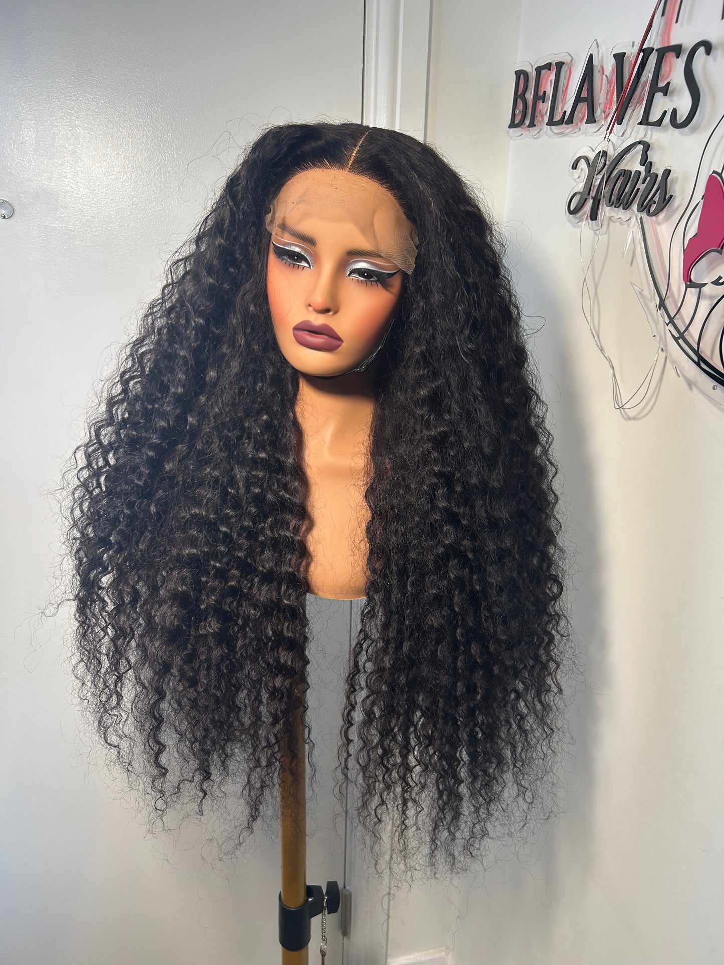 28” SDD Moana curls with a 5x5 Glueless closure. Website Exclusive 280£