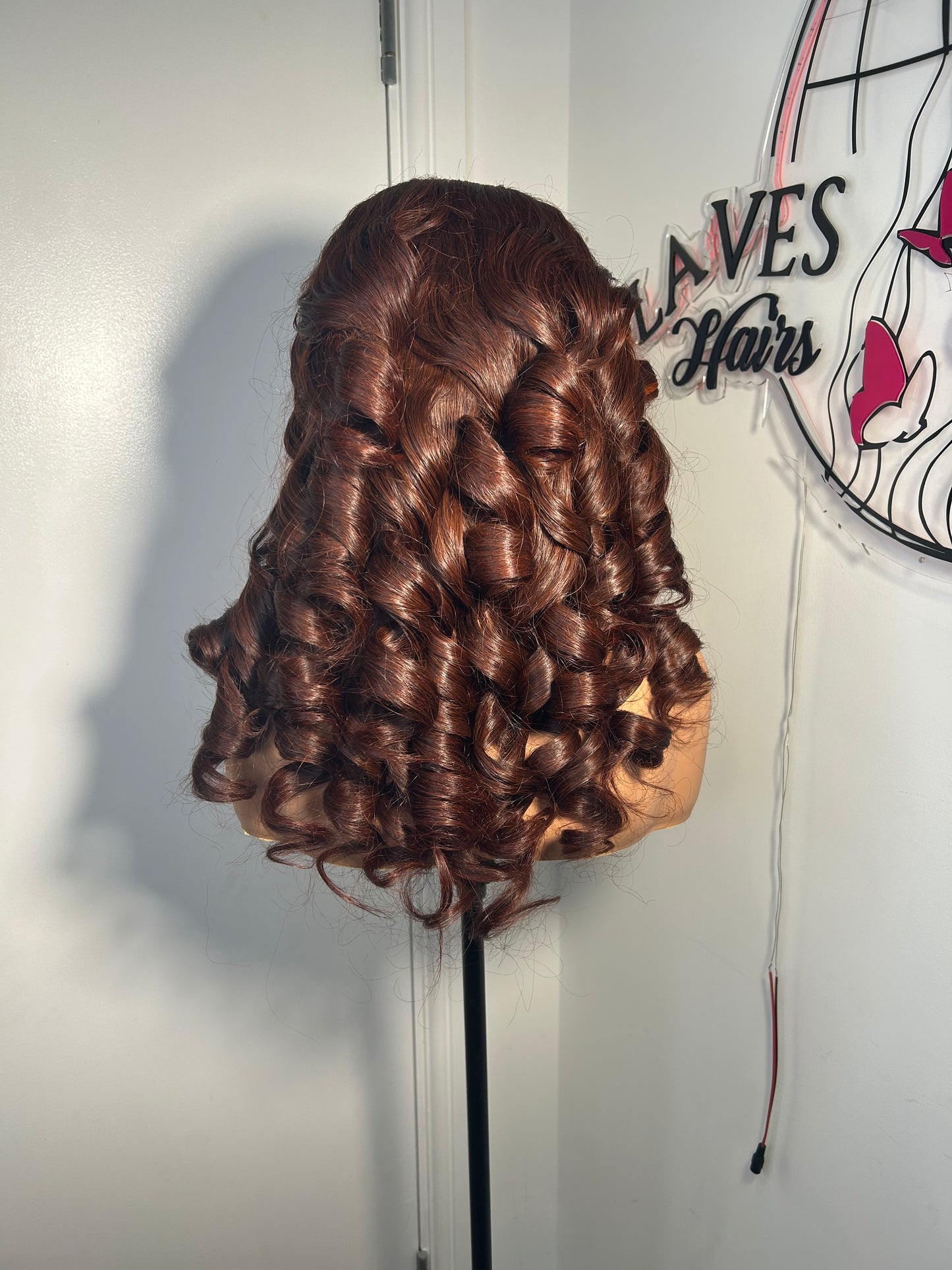 18” layered bouncy wig